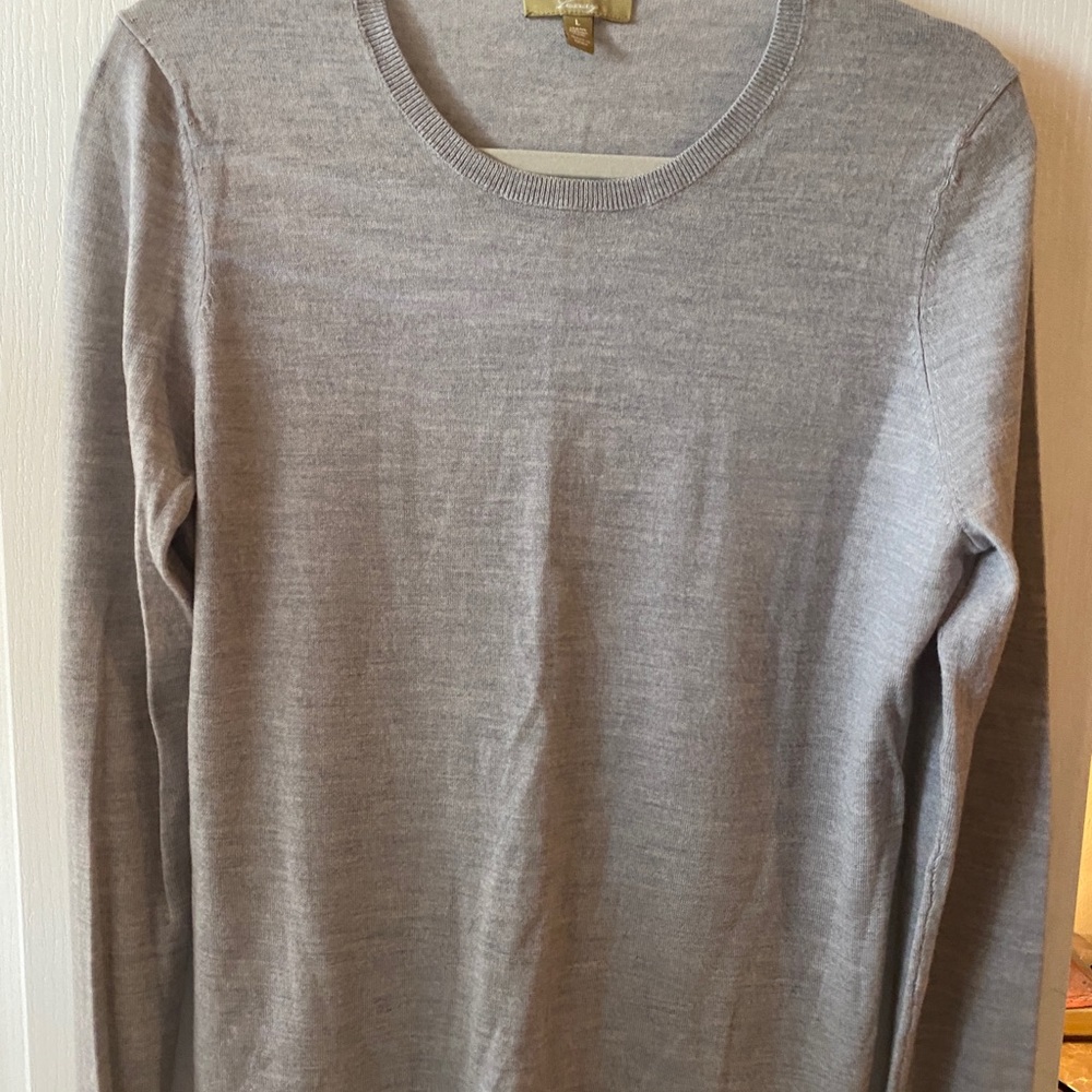 Two different sweaters. - Picture 4 of 6